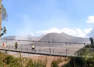 Jembatan Kaca Bromo Bakal Dibuka Oktober 2023 - IDNCash