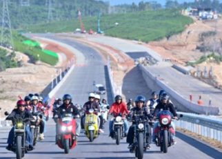 Presiden Jokowi Ajak Para Influencers Naik Motor Tinjau Jalan Tol IKN - IDNCash